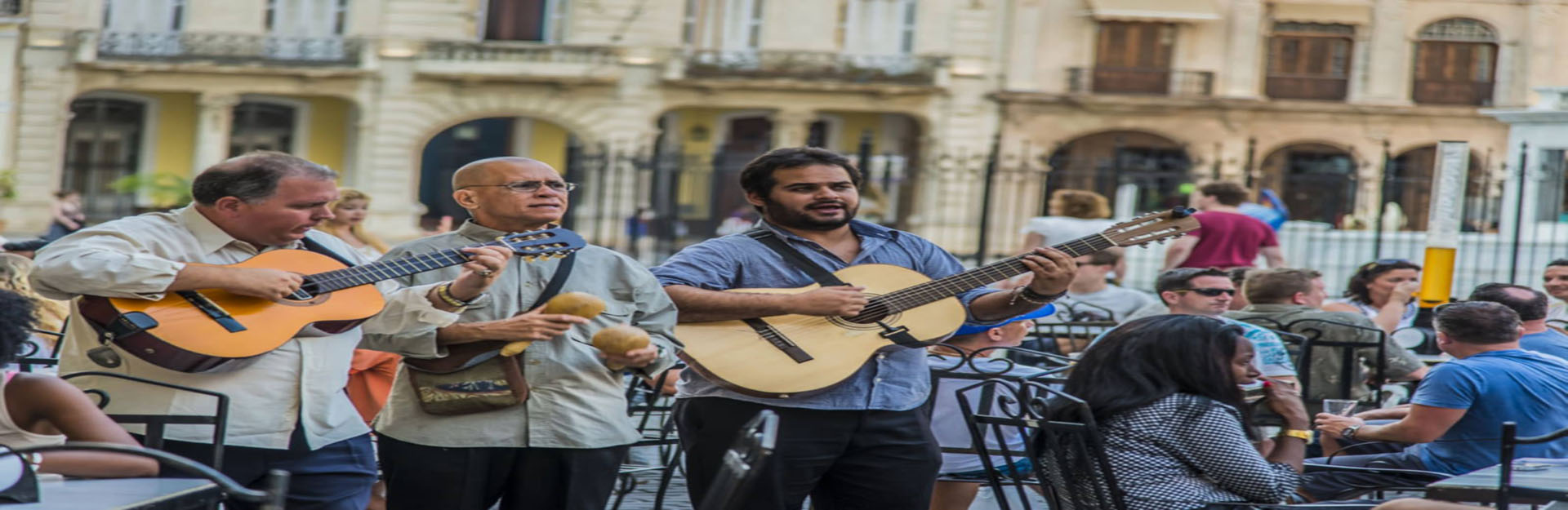 Música tradicional cubana en la Plaza Vieja, Cuba Travel